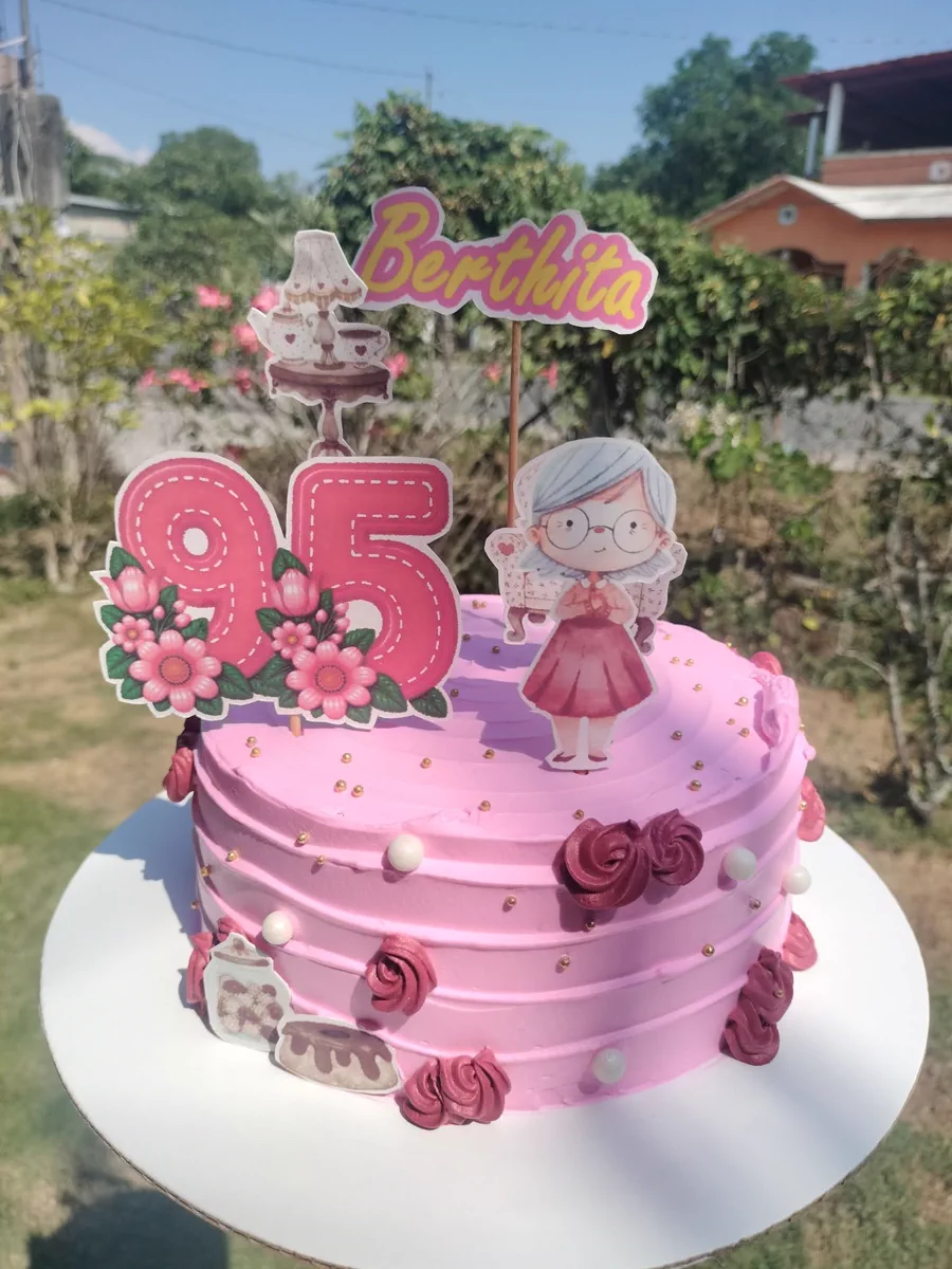 Pastel infantil rosa con muñeca y número 35